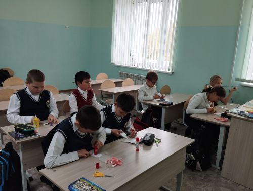 В Верхнем Услоне пожилым подарили поделки с пожеланиями добра и здоровья