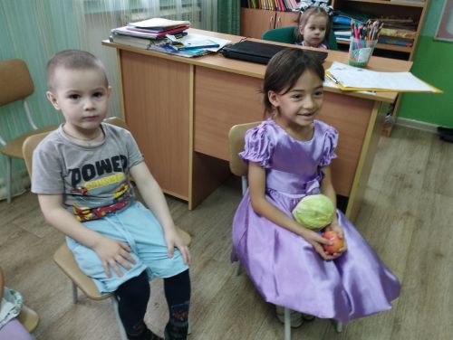 В гости к юным ямбулатовцам пришел Доктор Витаминкин