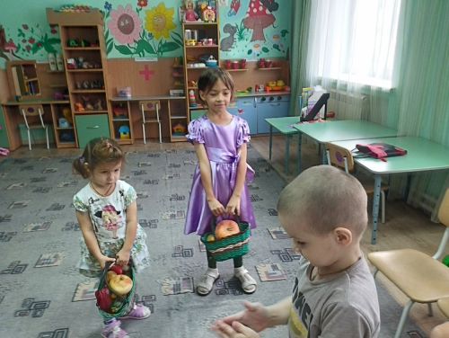 В гости к юным ямбулатовцам пришел Доктор Витаминкин