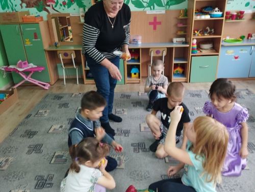 В гости к юным ямбулатовцам пришел Доктор Витаминкин