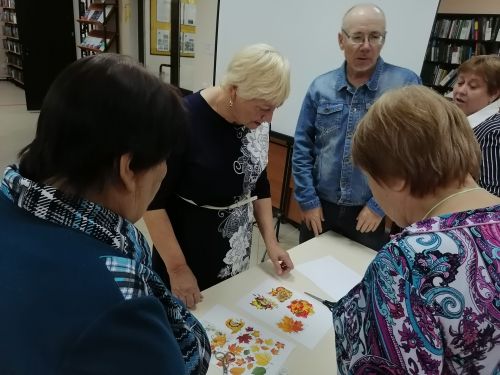 В районной библиотеке организовали литературно-конкурсную программу для пожилых