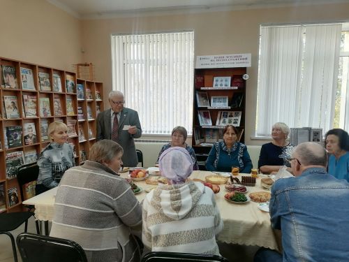 В районной библиотеке организовали литературно-конкурсную программу для пожилых