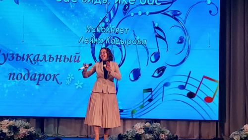 В Верхнем Услоне торжественно поздравили учителей