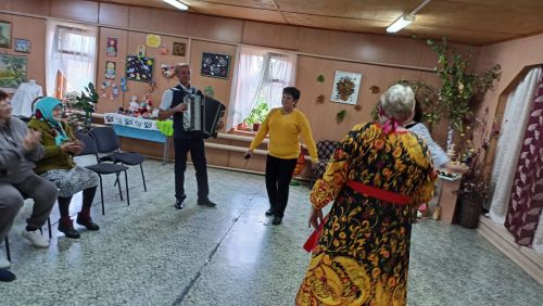 Марат Зиатдинов пожелал пожилым ямбулатовцам удачи и вдохновения