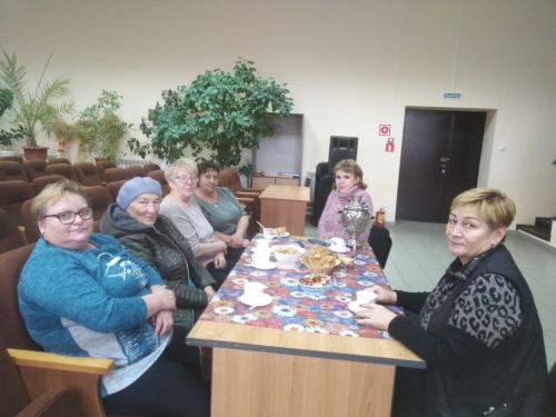 Макуловцев пригласили на чай из самовара