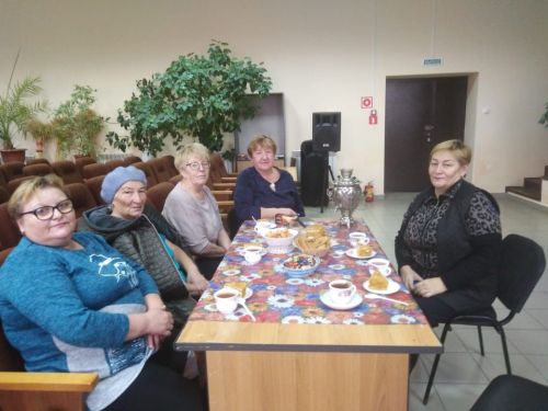 Макуловцев пригласили на чай из самовара