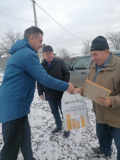 В Кильдееве поздравили ветеранов-юбиляров сельского хозяйства