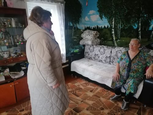Ветеранам сельского хозяйства из Соболевского поселения вручили подарки