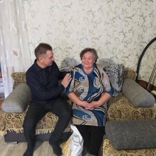 Ветеранам сельского хозяйства из Соболевского поселения вручили подарки