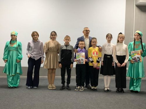 В Верхнем Услоне презентовали книгу композитора Рифа Гатауллина «Услоник»