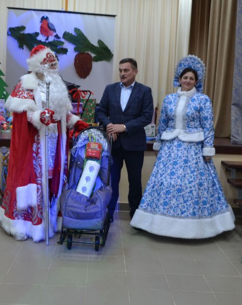 В Верхнем Услоне в шестой раз прошла «народная» новогодняя елка