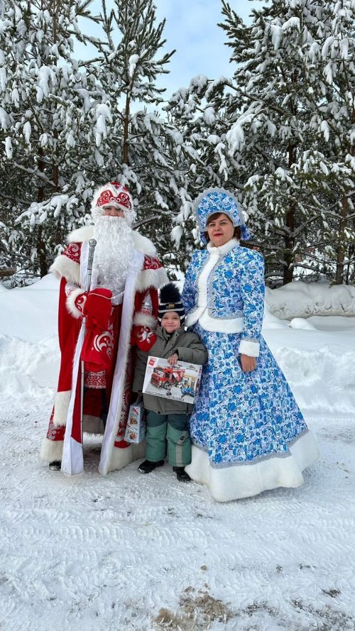 Югары Ослан районында сәламәтлек мөмкинлекләре чикләнгән балаларны Яңа ел белән котладылар