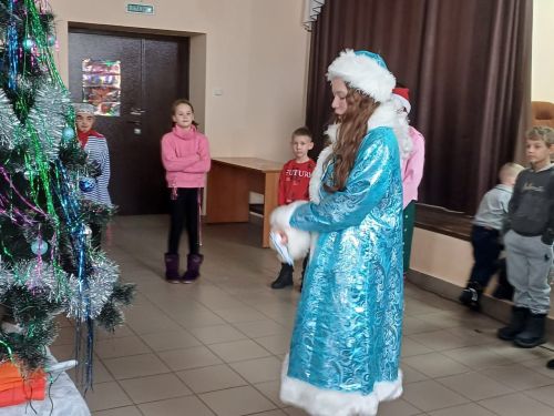 В Макулове сельчан пригласили на новогоднее представление