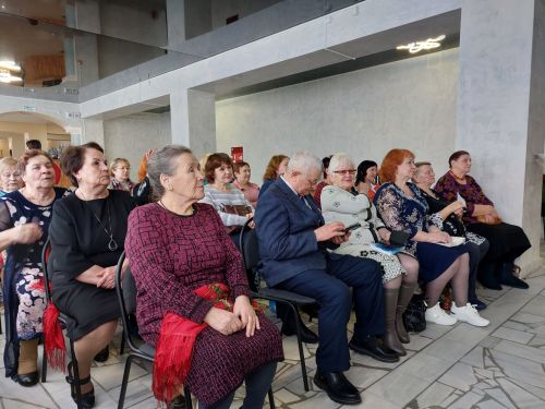 Любви все возрасты покорны: в районном Доме культуры прошел самый романтичный праздник