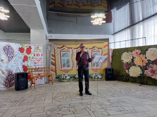 Любви все возрасты покорны: в районном Доме культуры прошел самый романтичный праздник