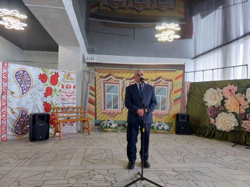 Любви все возрасты покорны: в районном Доме культуры прошел самый романтичный праздник