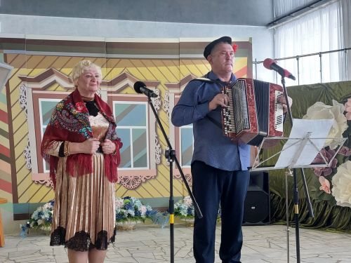 Любви все возрасты покорны: в районном Доме культуры прошел самый романтичный праздник