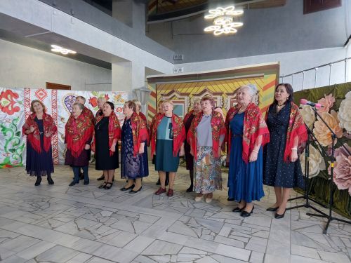 Любви все возрасты покорны: в районном Доме культуры прошел самый романтичный праздник