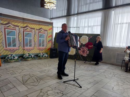 Любви все возрасты покорны: в районном Доме культуры прошел самый романтичный праздник