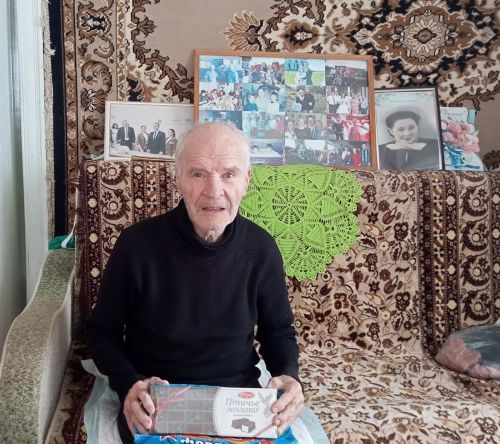 Соцработники поздравили своих подопечных с Днем защитников Отечества