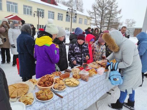 Праздник вкусного блина: в Куралове широко отметили Масленицу