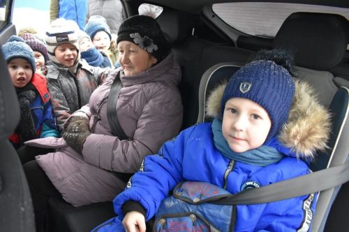 В Верхнем Услоне дошкольников учили пристегиваться ремнями безопасности