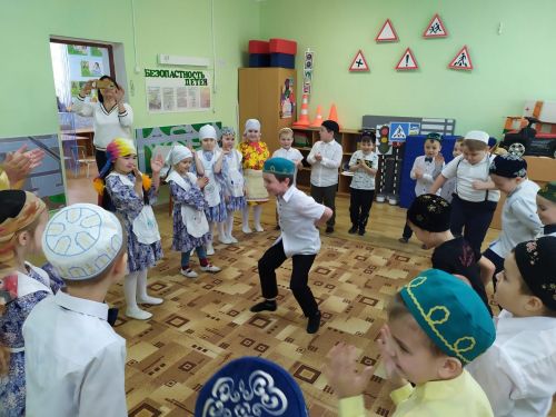 «Салават күпере» балалар бакчасында тәрбияләнүчеләр фольклор бәйрәмендә катнаштылар