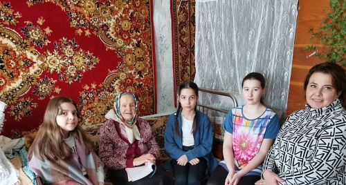 Коргузинцы навестили местную поэтессу Валентину Абызову