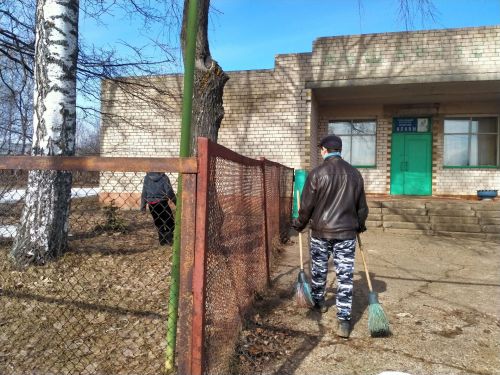 В Янги Болгарах прошел первый субботник