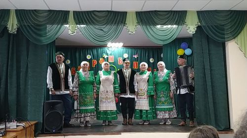 Вахит авылы мәдәният йортында «Иделкәй» ансамбле чыгыш ясады