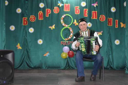 В Вахитовском доме культуры выступил ансамбль «Иделкәй»