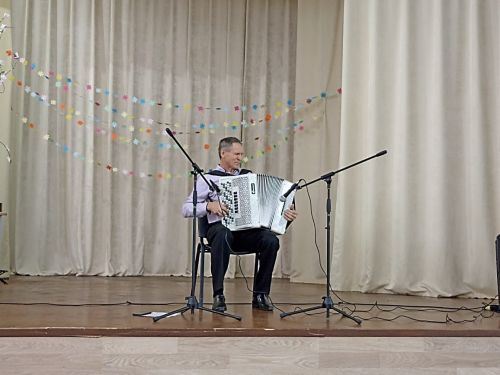 В пос.Октябрьский выступил заслуженный работник культуры Татарстана
