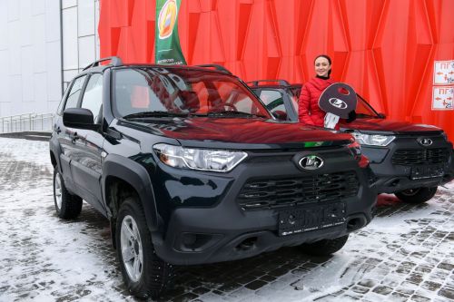 Рустам Минниханов вручил ключи от автомобилей руководителям управлений сельского хозяйства