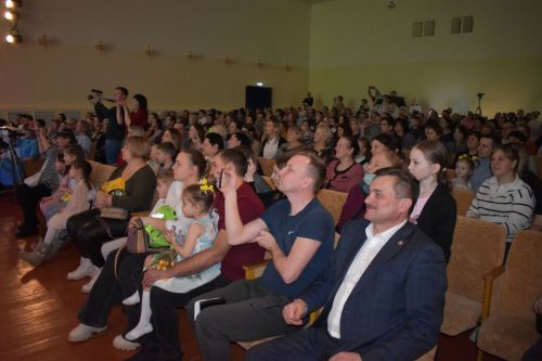 Воспитанники Детской школы искусств подарили отличный праздник