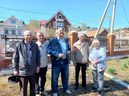 Ветераны посетили памятник Владимиру Ленину в Верхнем Услоне