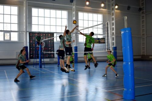 Второй игровой день зонального этапа Школьной волейбольной лиги в Верхнем Услоне