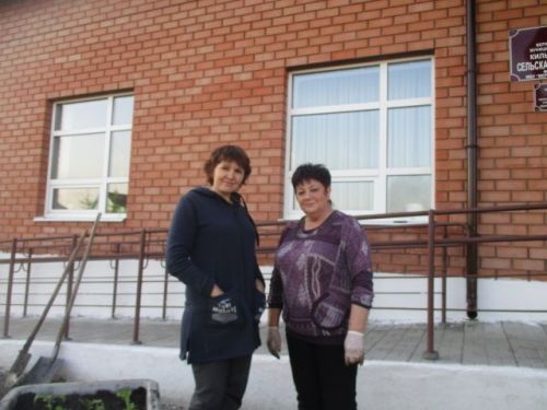 В Кильдееве культработники и подростки провели субботник по посадке цветов