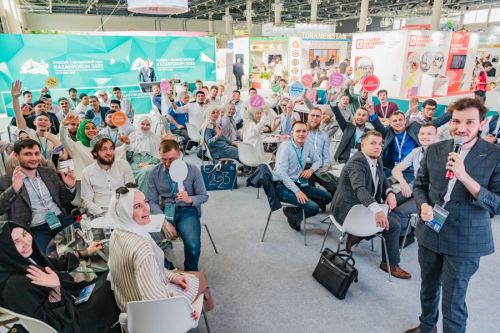 В интерактивной зоне KazanForum-2023 мусульманские эрудиты соревнуются в интеллектуальной игре «MuslimQuiz»