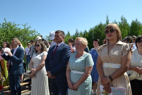 Выпускников Верхнеуслонской гимназии поздравил Марат Зиатдинов