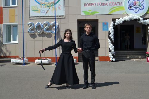 Выпускников Верхнеуслонской гимназии поздравил Марат Зиатдинов