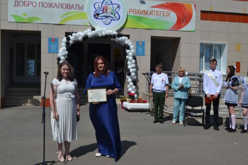 Выпускников Верхнеуслонской гимназии поздравил Марат Зиатдинов
