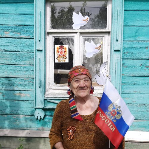 В Верхнеуслонском районе подопечные соцработников поддержали акцию «Окна Победы»