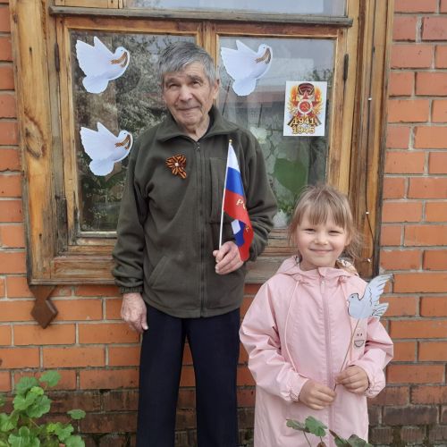 В Верхнеуслонском районе подопечные соцработников поддержали акцию «Окна Победы»