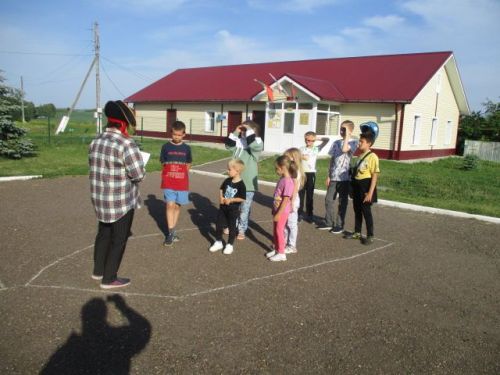 Кильдеевские подростки поиграли в квест «Найди сокровища»