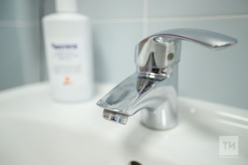 У воды, да без воды: Жители Верхнего Услона жалуются на плохое водоснабжение