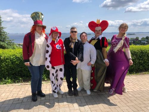 “Островок надежды” белгечләре бәйрәмгә килә алмаган кечкенә дусларына кунакка килделәр