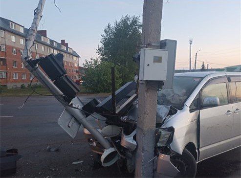 В Татарстане 12-летний подросток устроил погоню и совершил наезд на препятствие