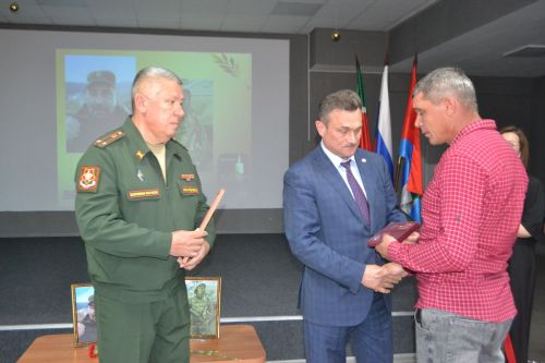 В Верхнем Услоне вручили ордена Мужества родным, погибших в зоне СВО…. посмертно
