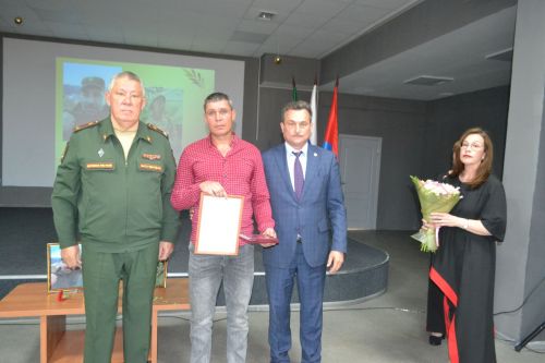В Верхнем Услоне вручили ордена Мужества родным, погибших в зоне СВО…. посмертно