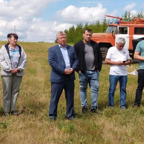 Югары Ослан муниципаль районында урып-җыюга әзерлек буенча АПК оешмалары арасында урып-җыю техникасын кабул итү узды